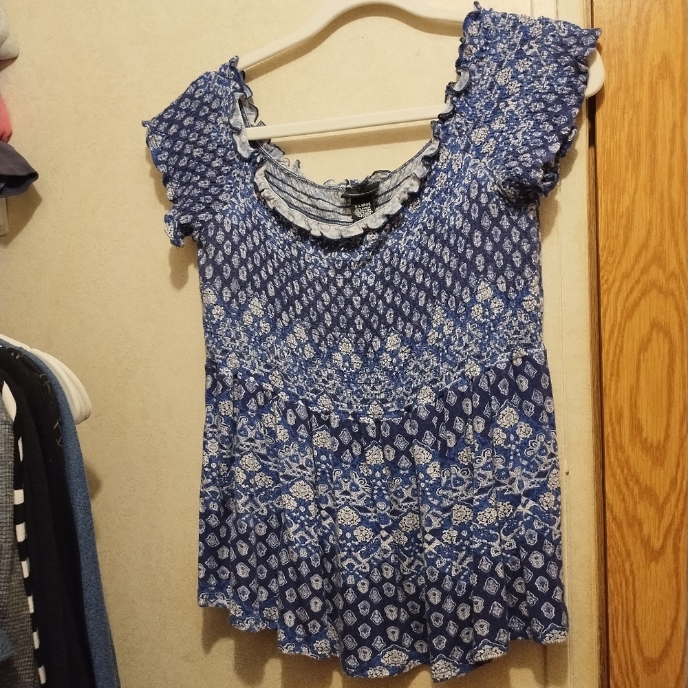 Blue and White Patterned Blouse XL